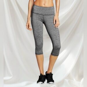 NEW, Victoria's Secret, VSX Knockout Capri Sport Leggings, Small, Gray 🏃‍♀️‍➡️